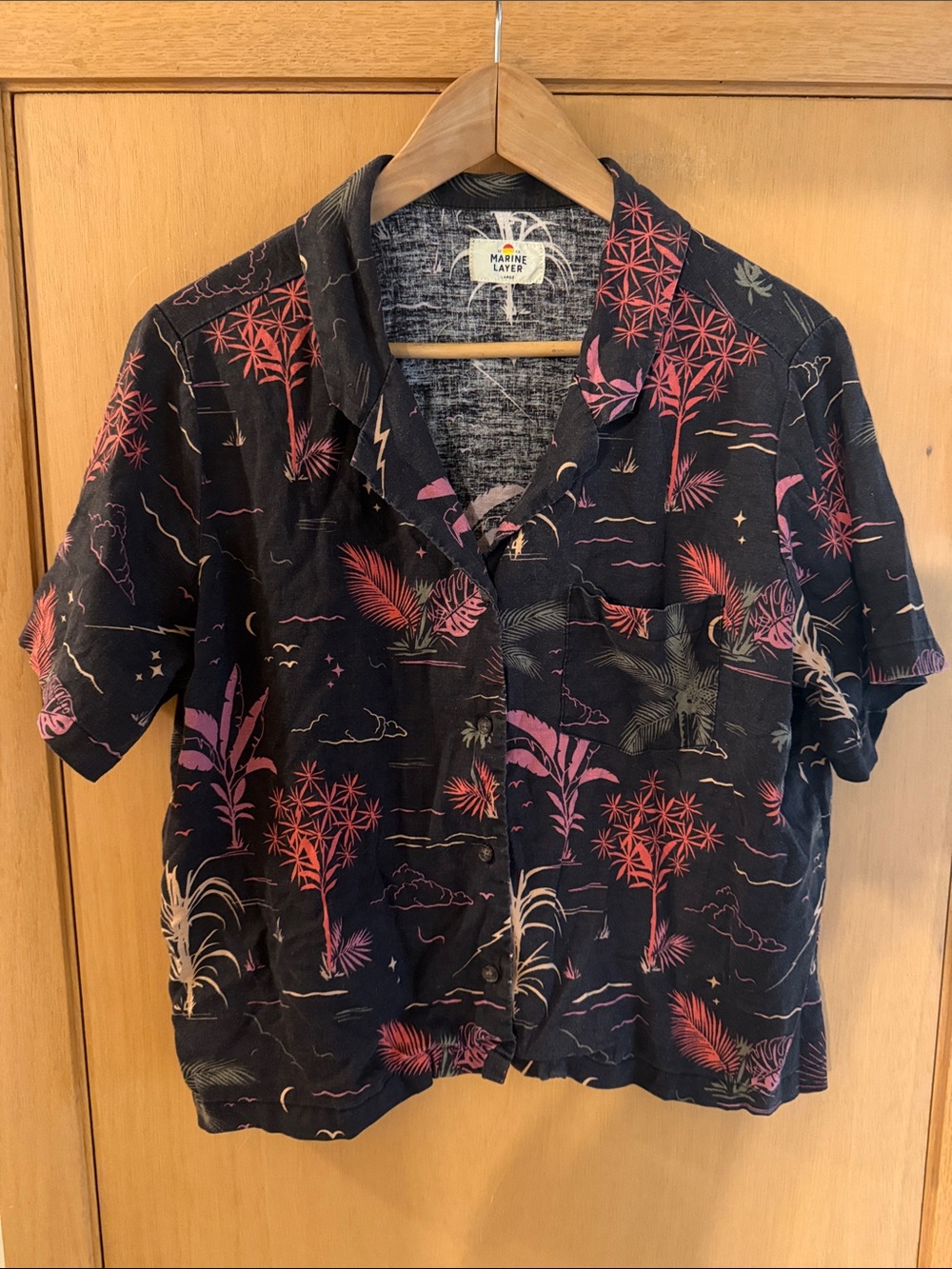 Marine Layer Short-Sleeve Tropical Print Button-Down Shirt Black Pink Large